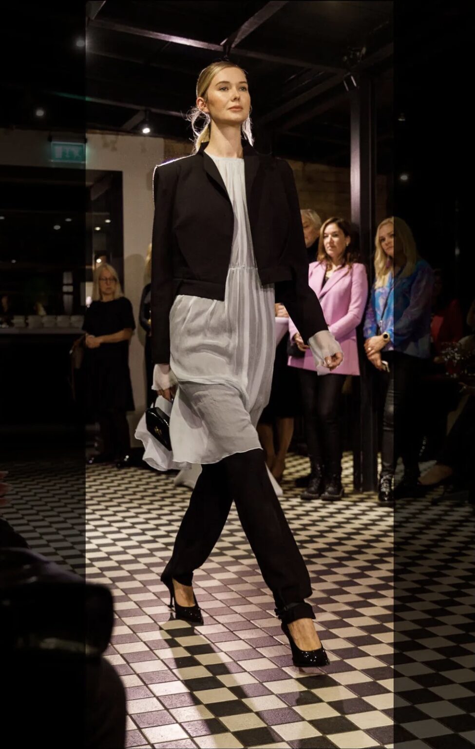 CLASSIC SHORT TAILCOAT IN BLACK AW22
