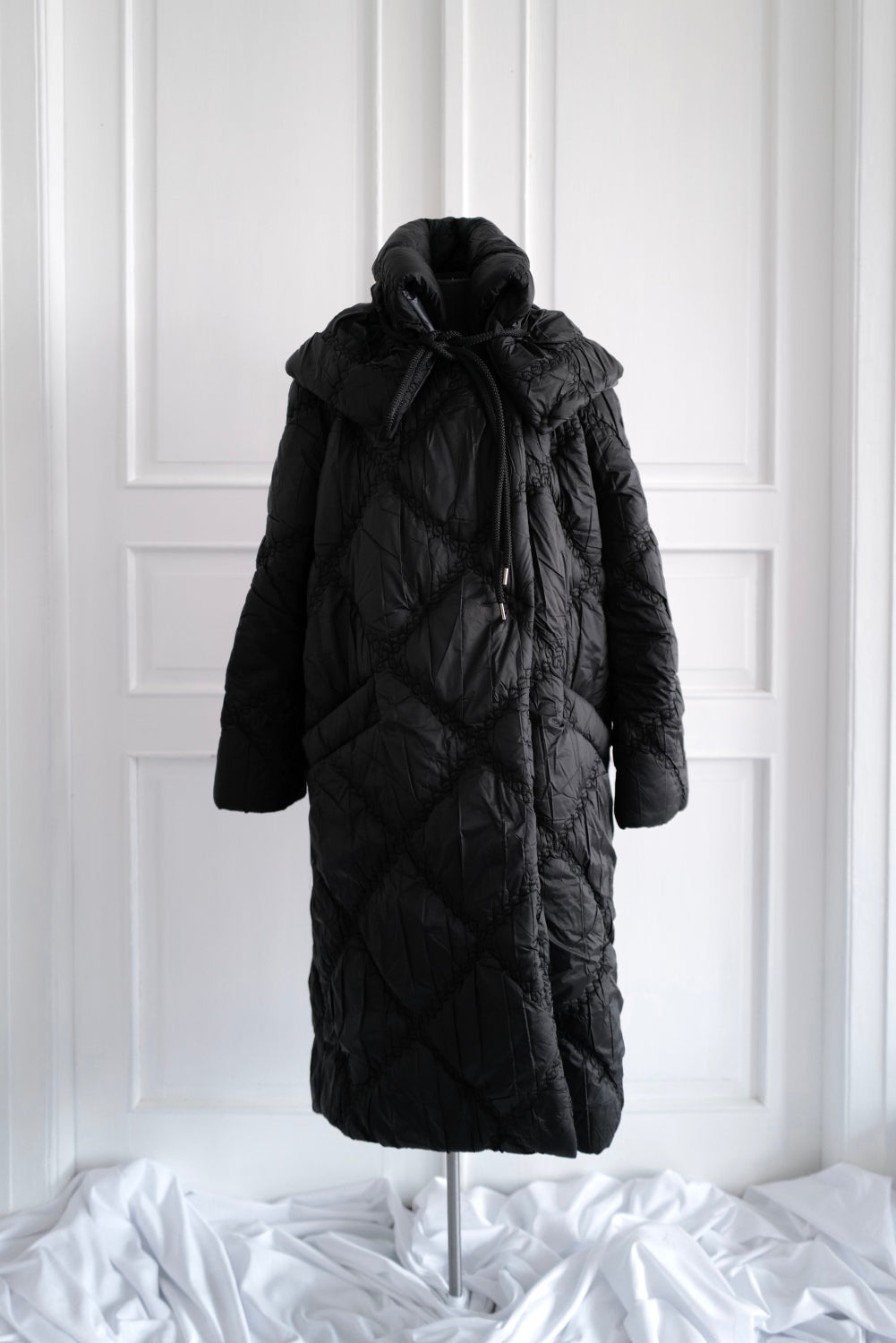 Reversible Long Padded Coat YUKI With Hooded Collar Pre-Fall 26