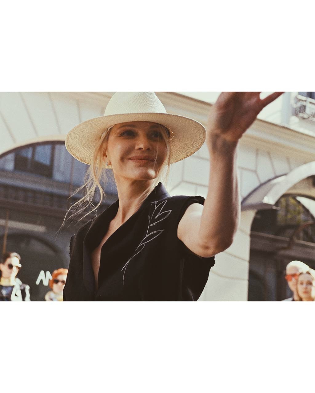STRAW-HAT IN NATURAL HAY COLOUR
