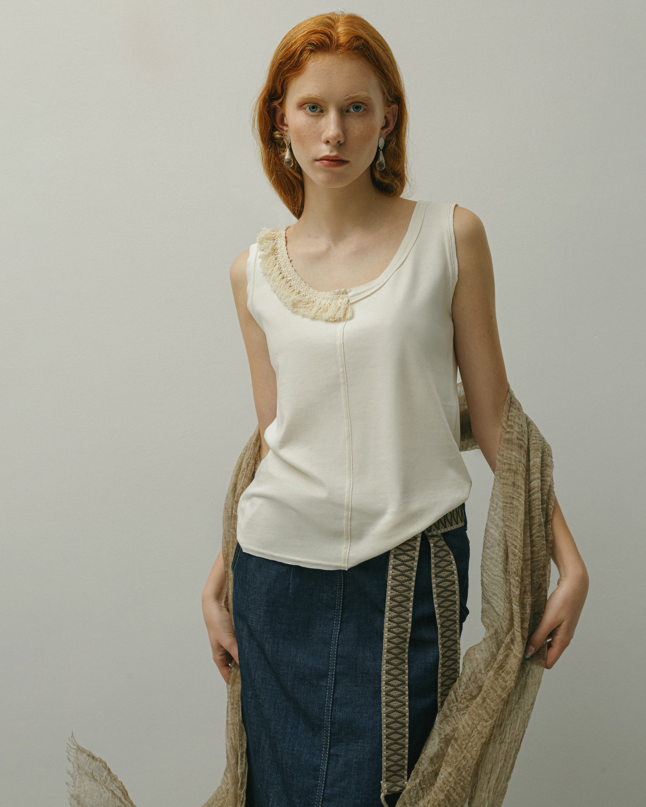 WHITE TANK TOP WITH FRINGE DETAIL AW23/24
