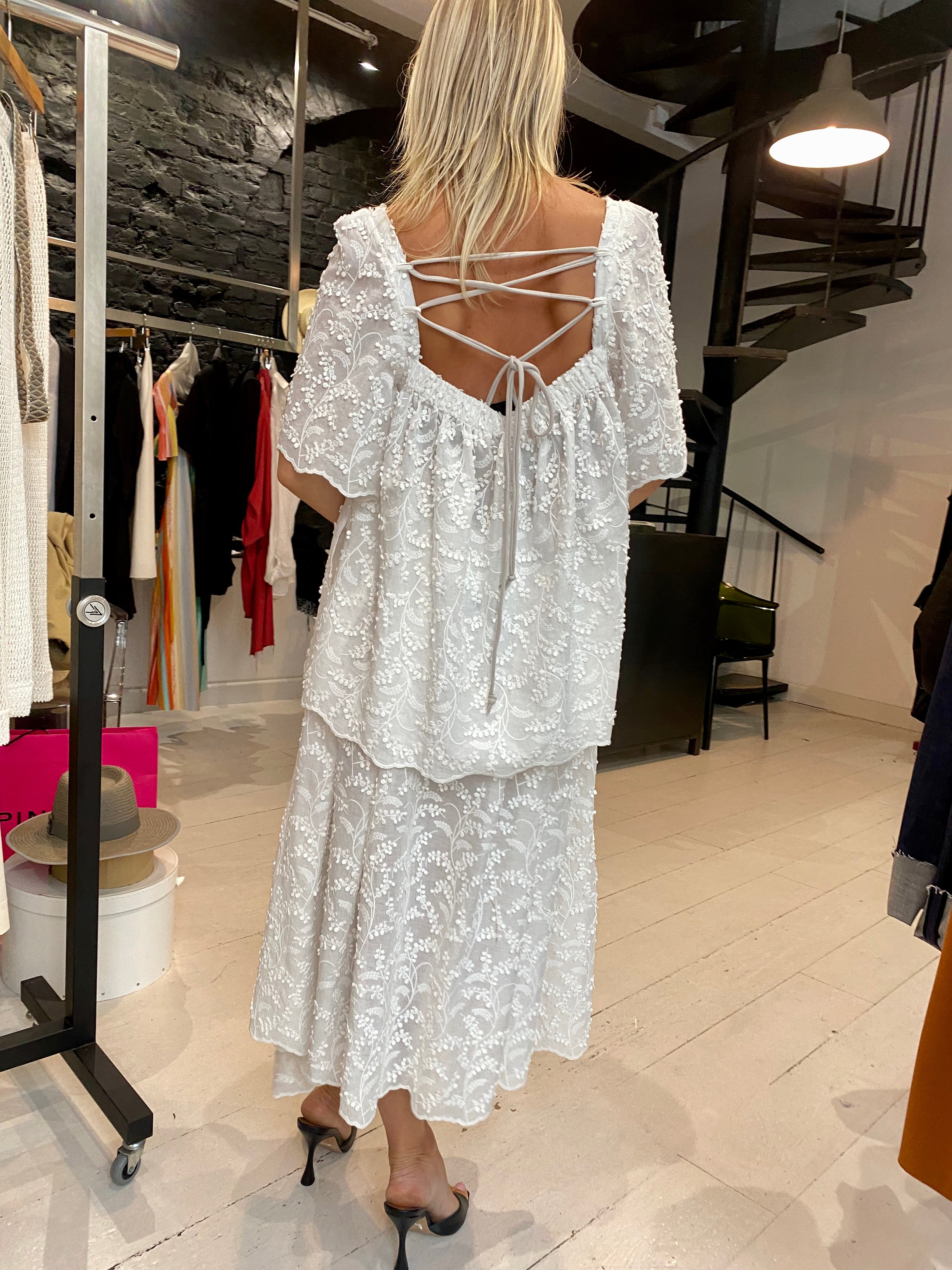 WHITE EMBROIDERED SKIRT RESORT