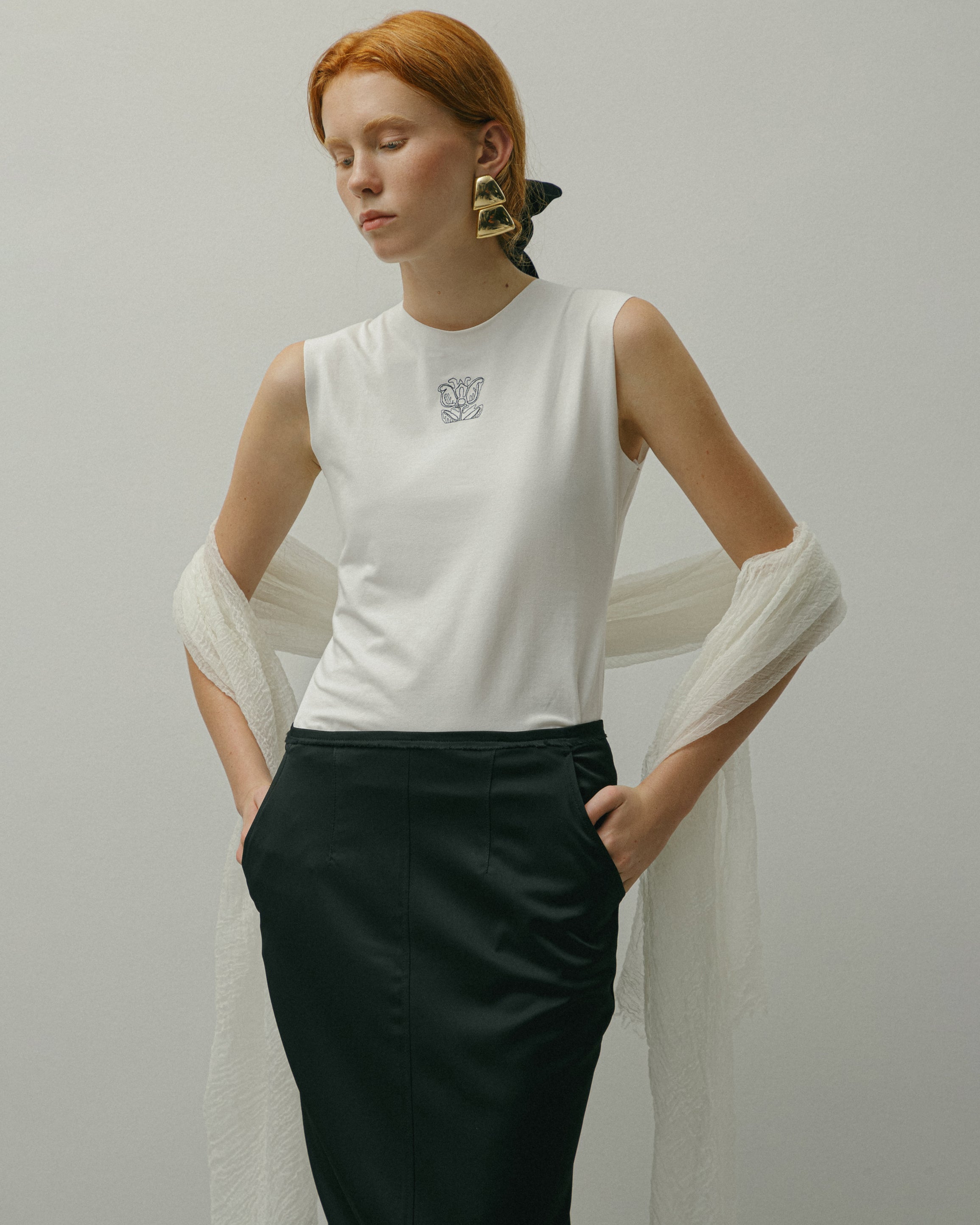 ORGANIC COTTON SLEEVELESS TOP WITH EMBROIDERY AW23/24