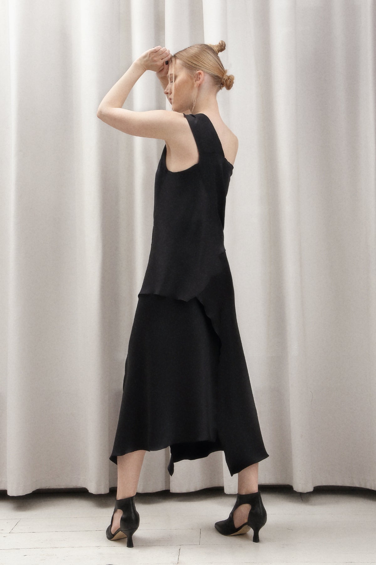 SILK MIDI SKIRT MANHATTAN IN BLACK SS/23