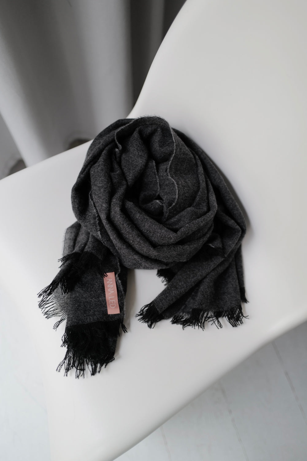 Maxi Cashmere Shawl in GRAPHITE AW25 (Last item)