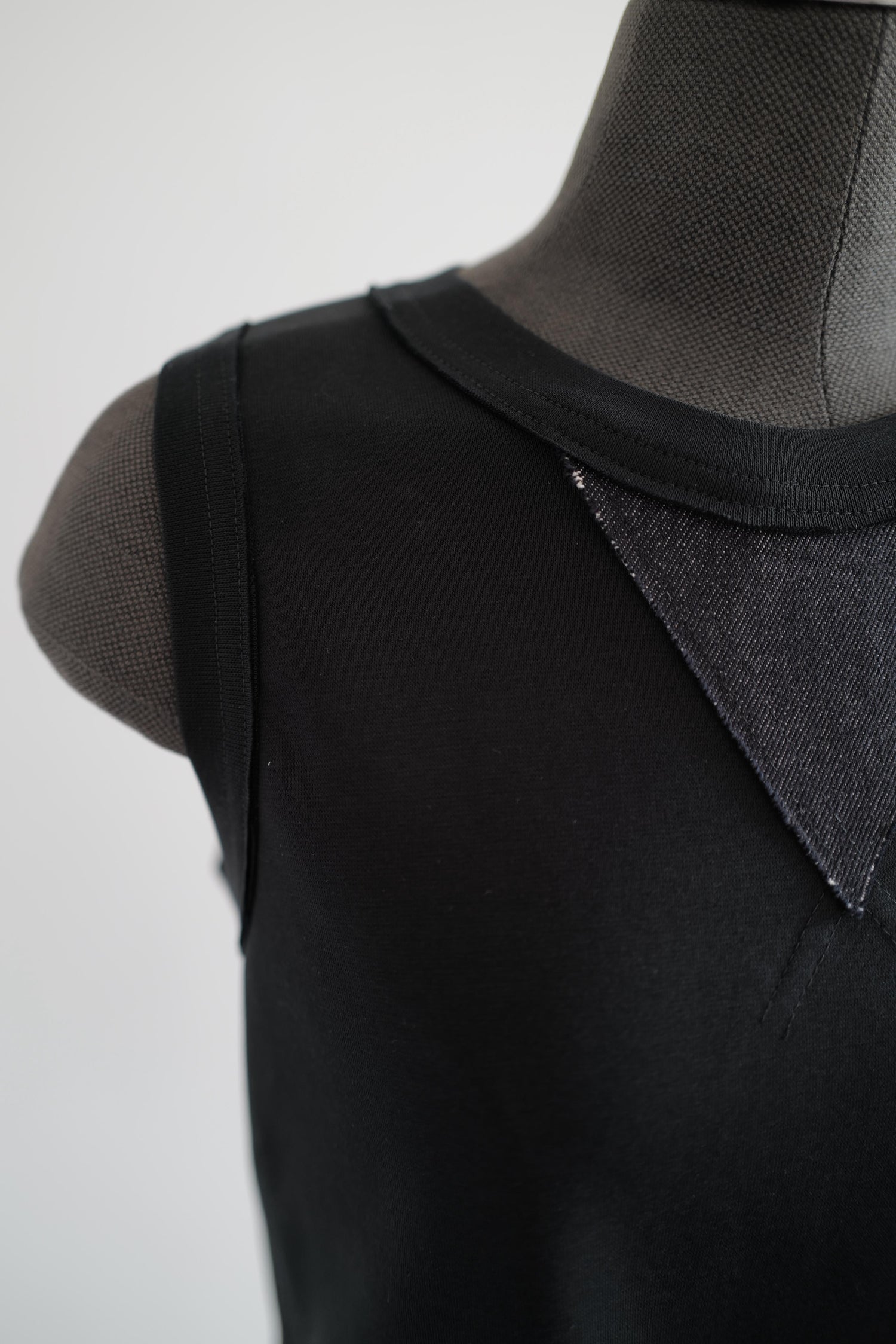 Organic Cotton Tank top SS26 TRIANGLE Relaxed silhouette