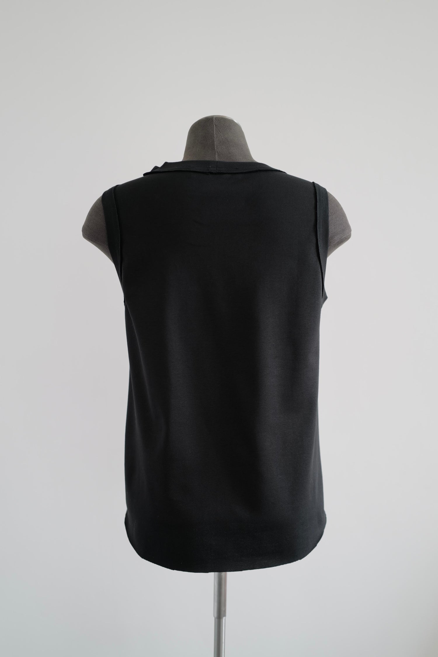 Organic Cotton Tank top SS26 TRIANGLE Relaxed silhouette