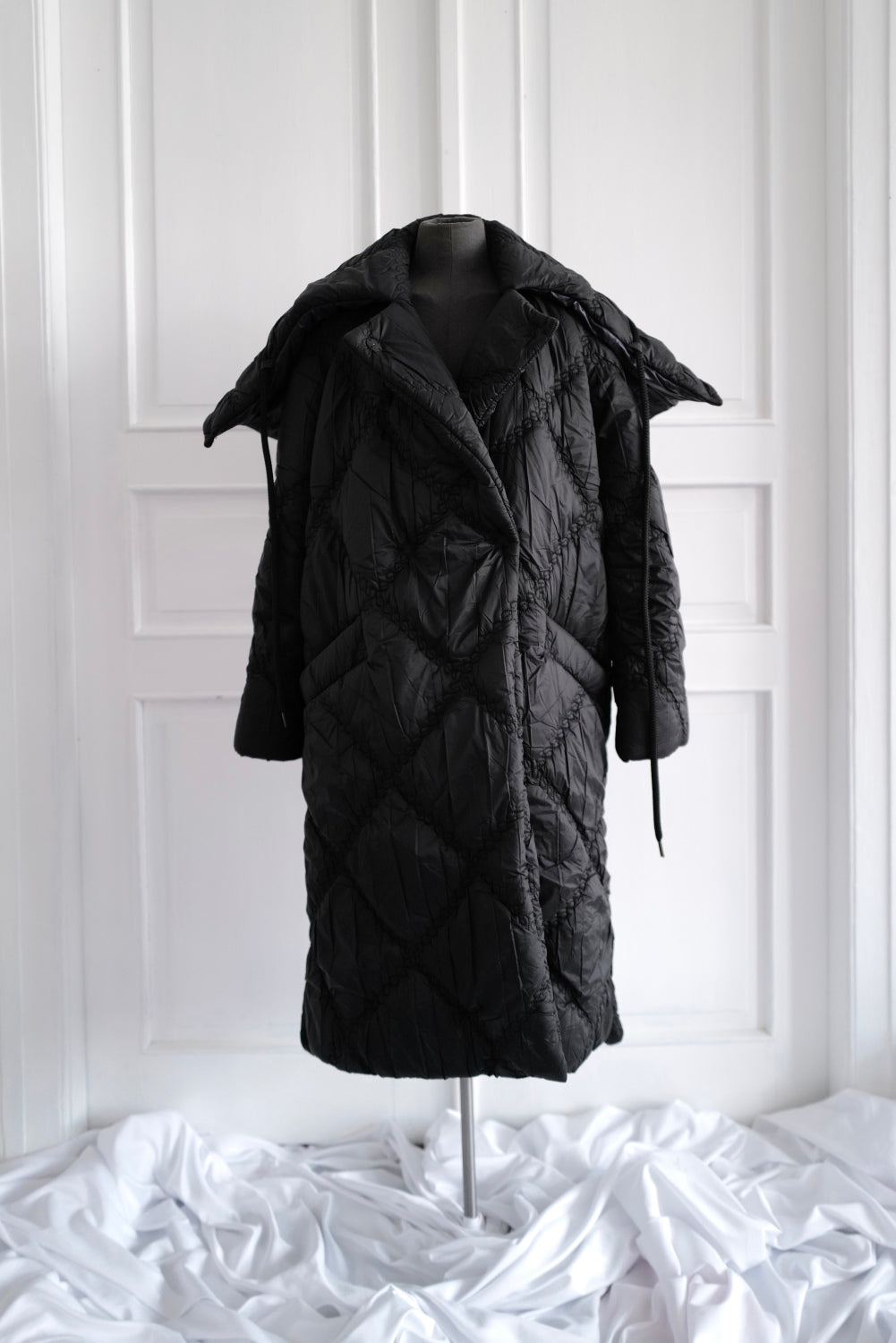 Reversible Long Padded Coat YUKI  With Hooded Collar  Pre-Fall  26
