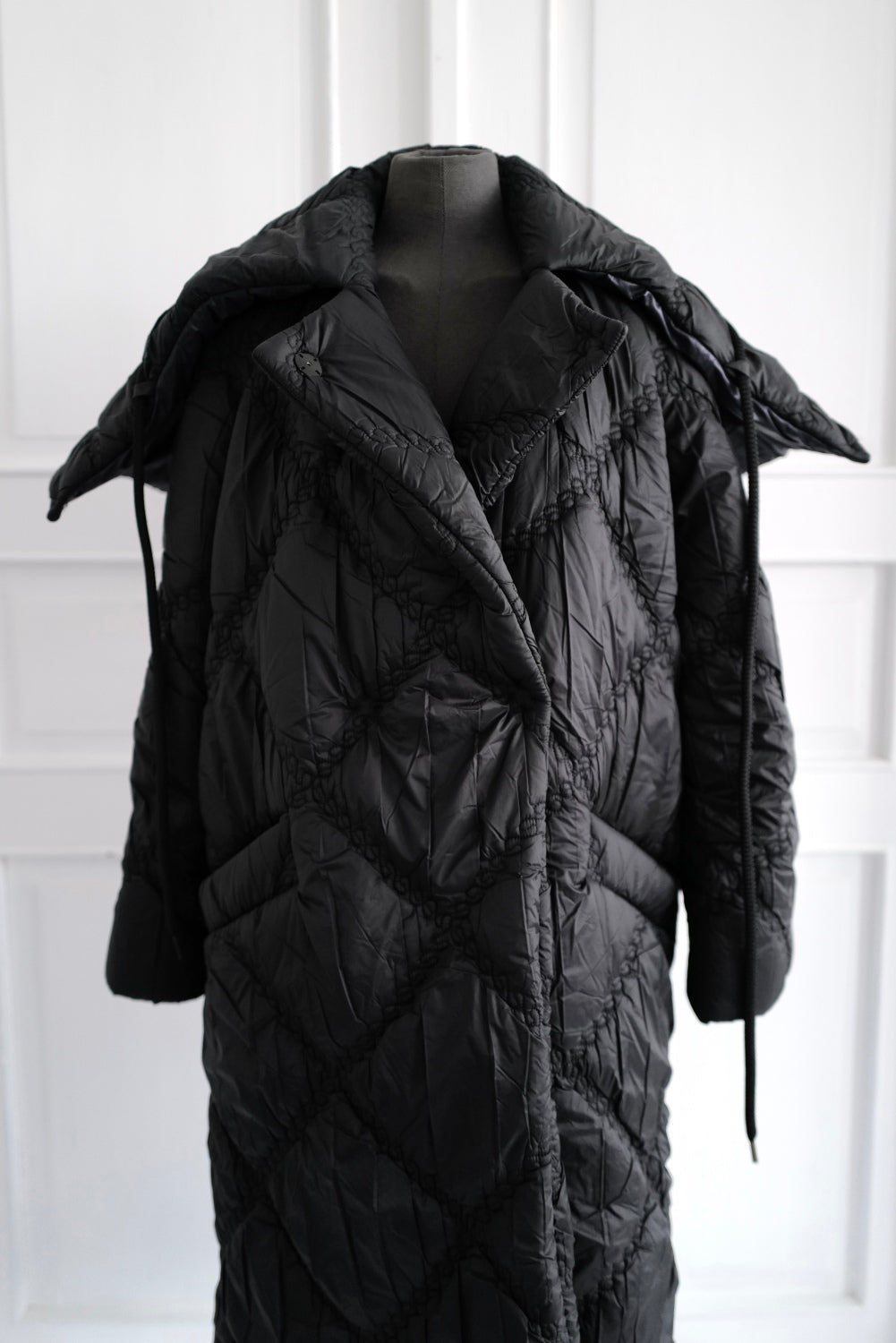 Reversible Long Padded Coat YUKI  With Hooded Collar  Pre-Fall  26