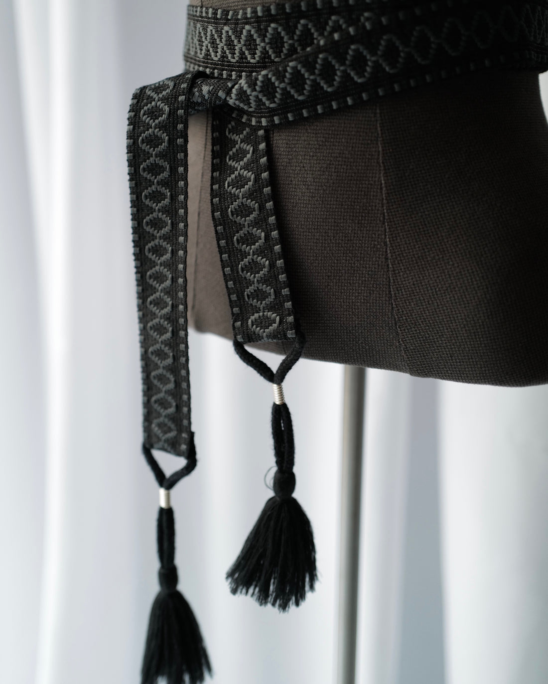Jacquard  belt with tassels in black